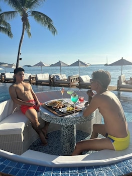 miracle beachclub lux sunbedandfree credit
