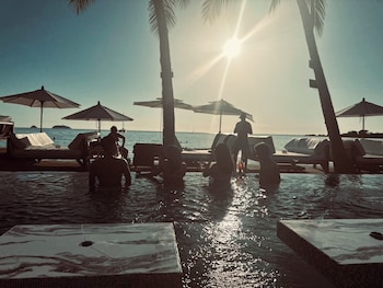 Miracle Beachclub Lux Sunbed&Free Credit,,3 star