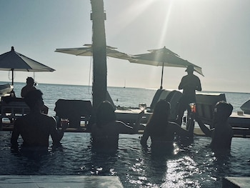 Miracle Beachclub Lux Sunbed&Free Credit,,3 star