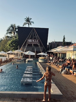 miracle beachclub lux sunbedandfree credit