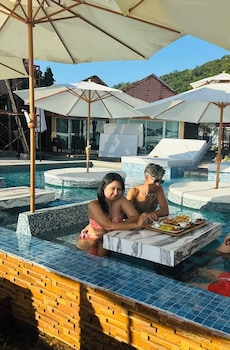 Miracle Beachclub Lux Sunbed&Free Credit,,3 star