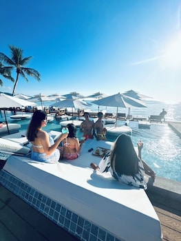 miracle beachclub lux sunbedandfree credit