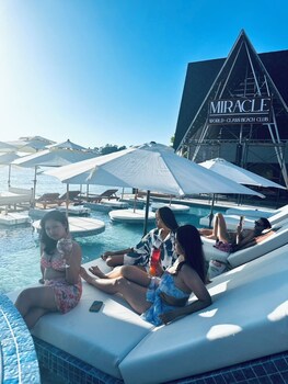 miracle beachclub lux sunbedandfree credit