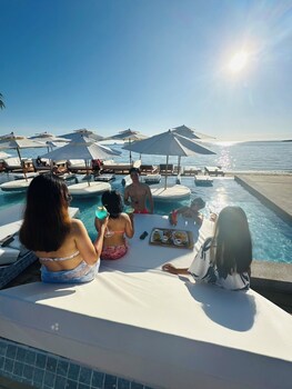 miracle beachclub lux sunbedandfree credit