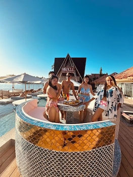 miracle beachclub lux sunbedandfree credit