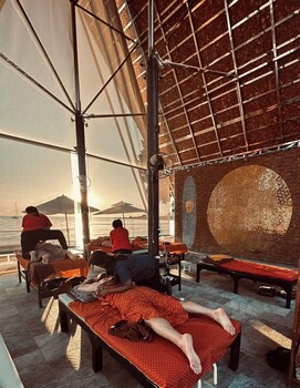 miracle beachclub lux sunbedandfree credit