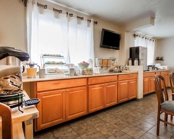 Urban Inn & Suites,,2 star