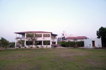 sonchafa resort pauni