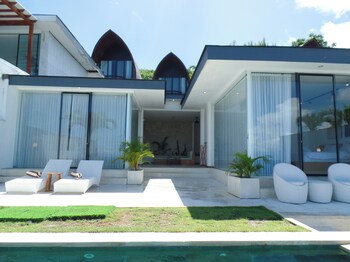 the siren resort