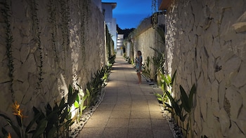 the siren resort