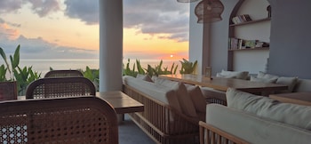 the siren resort