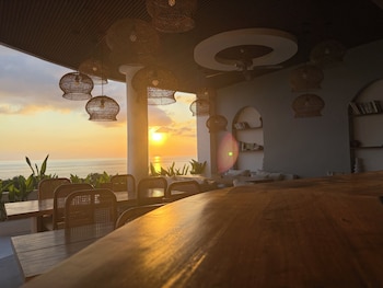 the siren resort
