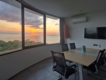 the siren resort