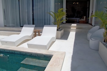 the siren resort