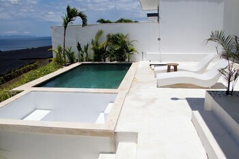 the siren resort