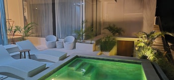 the siren resort