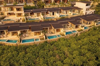 the siren resort