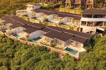 the siren resort