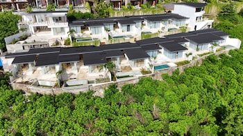 the siren resort