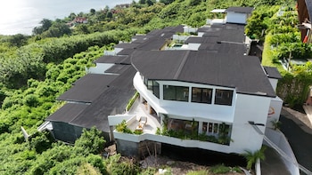 the siren resort