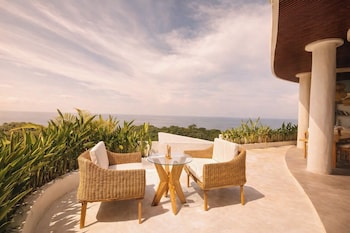 the siren resort