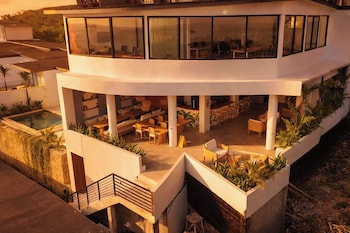 the siren resort