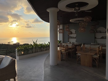 the siren resort