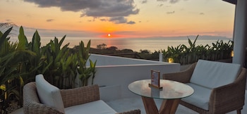the siren resort