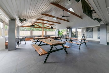 Tahmoor Inn,,3 star