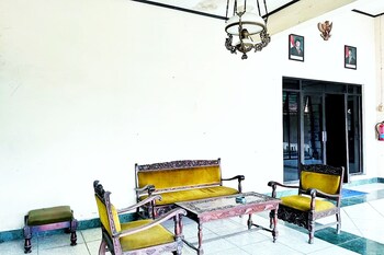 oyo 95141 tanjung mas hotel