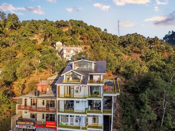hillshades 3 bhk with sit out area