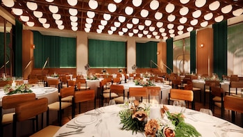 recess hotel and club