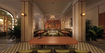 recess hotel and club