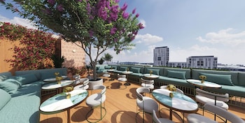 recess hotel and club