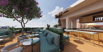 recess hotel and club