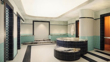 recess hotel and club