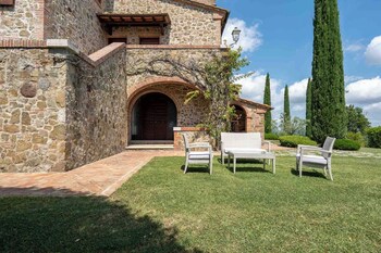 villa tiberini wine relais