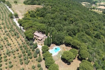 villa tiberini wine relais