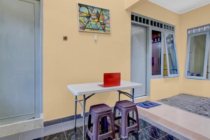 oyo 95136 jec plumbon homestay syariah