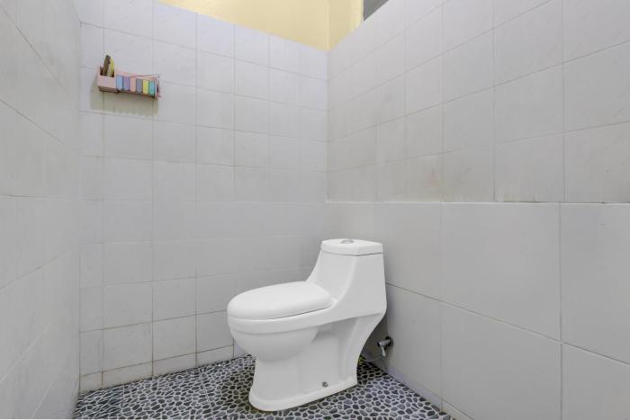 oyo 95136 jec plumbon homestay syariah