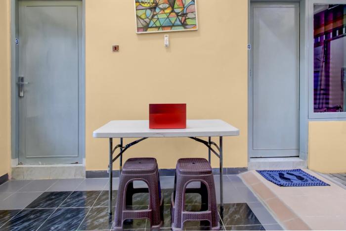 oyo 95136 jec plumbon homestay syariah