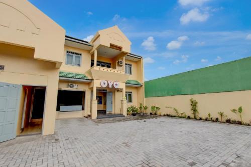 oyo 95136 jec plumbon homestay syariah