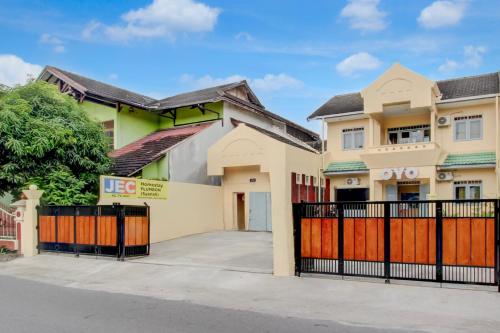 oyo 95136 jec plumbon homestay syariah