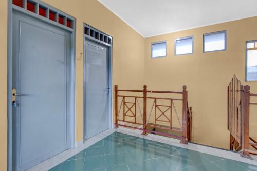 oyo 95136 jec plumbon homestay syariah