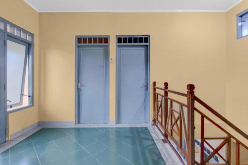 oyo 95136 jec plumbon homestay syariah