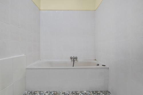 oyo 95136 jec plumbon homestay syariah