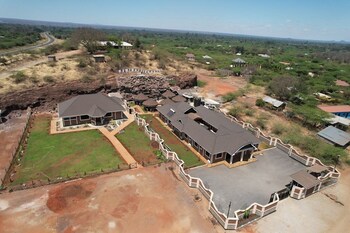 mawimbi jiko hotel taveta