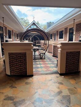 mawimbi jiko hotel taveta