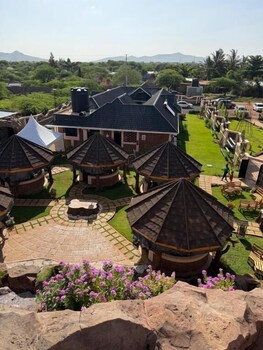 mawimbi jiko hotel taveta