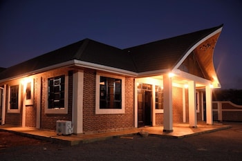 mawimbi jiko hotel taveta